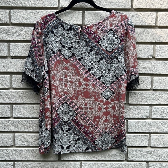 Vero Moda Abstract Print Short Sleeve Shirt with Lace Sleeve Trim Sz L - Picture 8 of 8